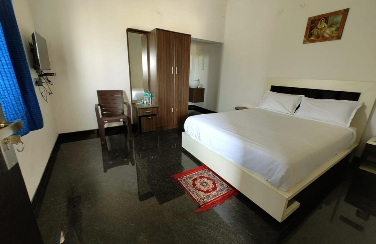 Dkv Beach View Bahur Exterior foto